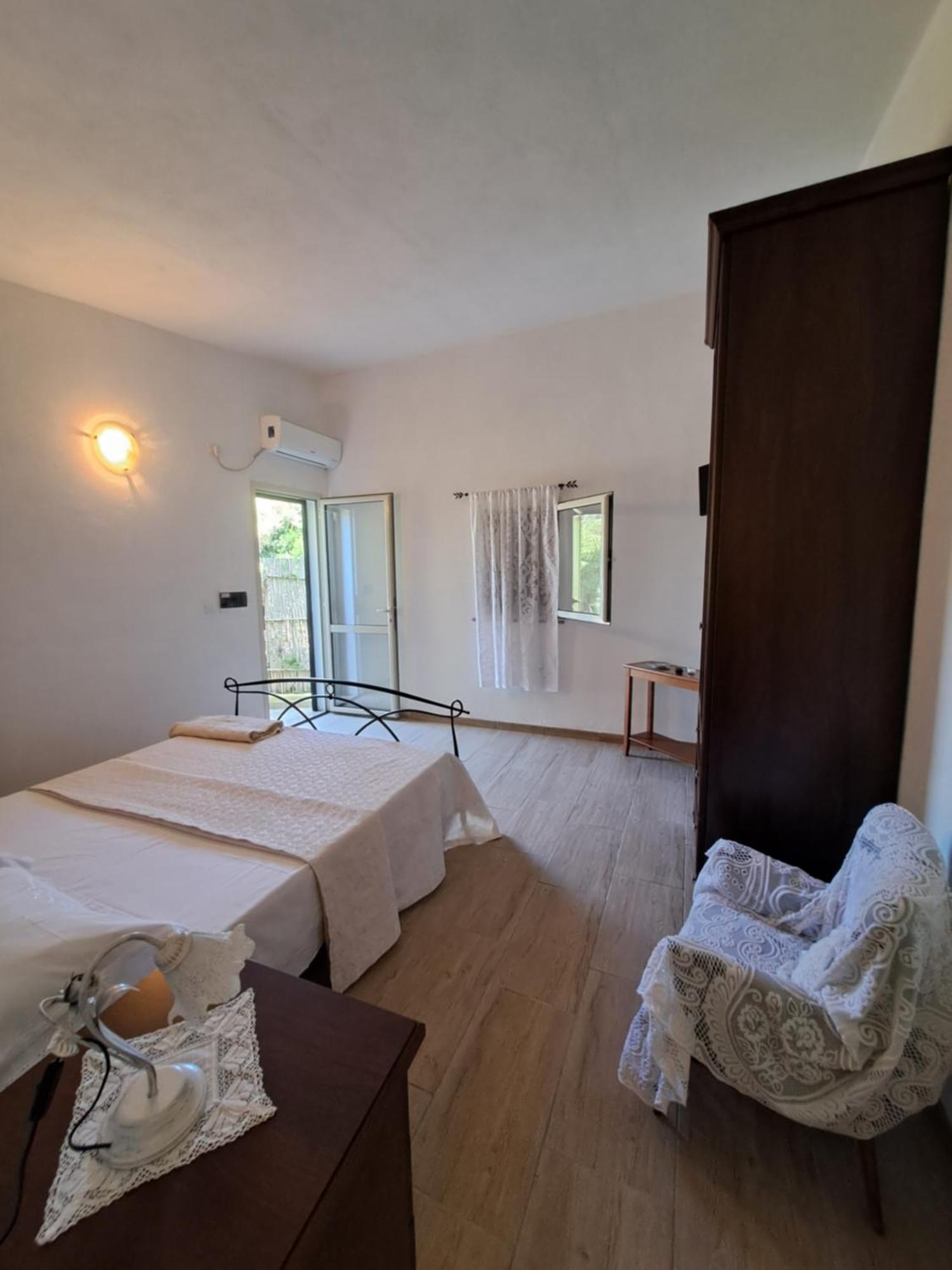 B&B Li Salcuneddi أغلينتو الغرفة الصورة